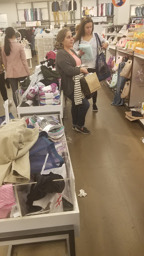 Clothing Store «Old Navy», reviews and photos, 3525 W Carson St #77, Torrance, CA 90503, USA