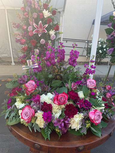 Angelas Florist and Gifts image