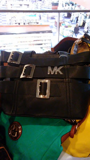 Shopping Mall «Uptown Solon», reviews and photos, 6025 Kruse Dr, Solon, OH 44139, USA