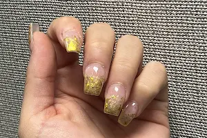 Top Nails image