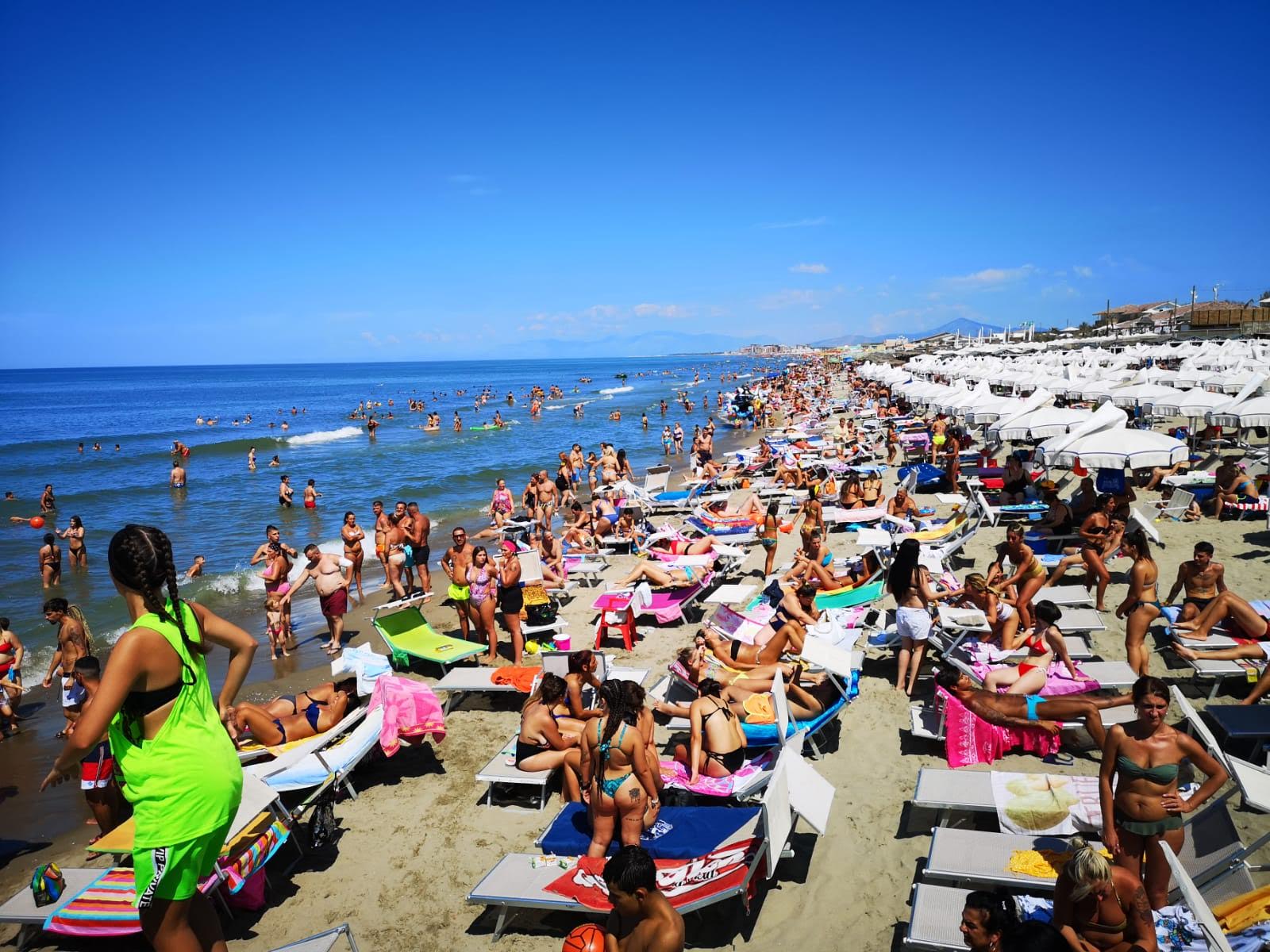 Fotografie cu Ischitella beach - locul popular printre cunoscătorii de relaxare
