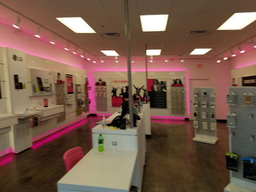 Cell Phone Store «T-Mobile», reviews and photos, 313 NW Commons Loop #119c, Lake City, FL 32055, USA