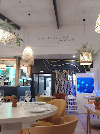 Atmosphère du Restaurant La Réserve Péché Iodé à Merville-Franceville-Plage - n°5