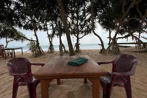 Lihini Beach Villa and Seafood Restaurant image