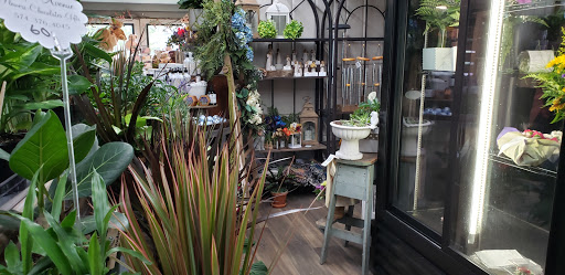 Maple Avenue Flowers, 403 N Maple Ave, Warsaw, IN 46580, USA, 