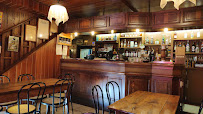 Atmosphère du Restaurant français Restaurant Les Touristes même propriétaire depuis 30 ans à Yzeron - n°3
