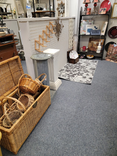 Used Furniture Store «Consign Design Interior», reviews and photos, 5556 Atlanta Hwy, Flowery Branch, GA 30542, USA