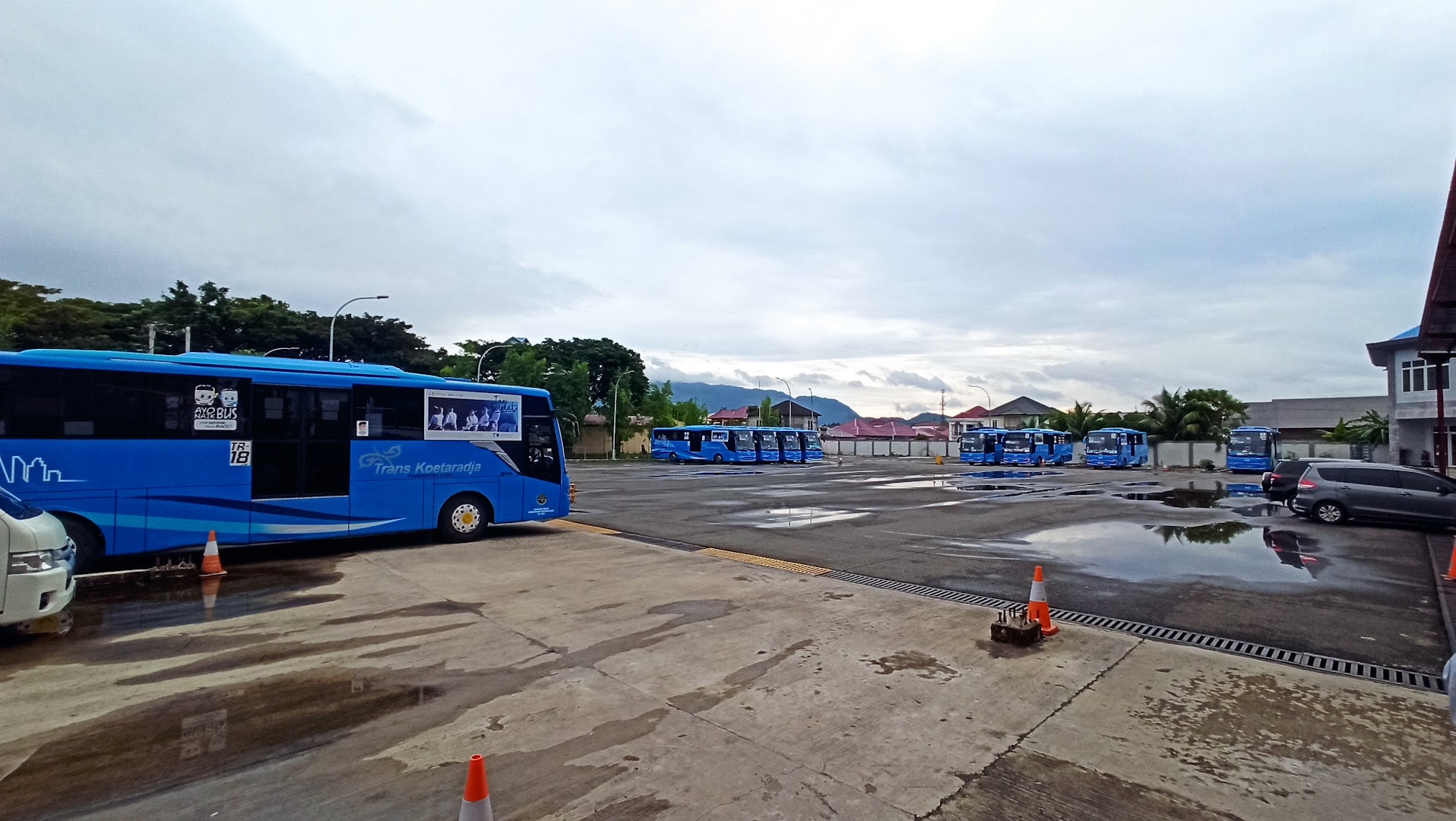 Trans Kutaraja Bus Parking Garage Photo