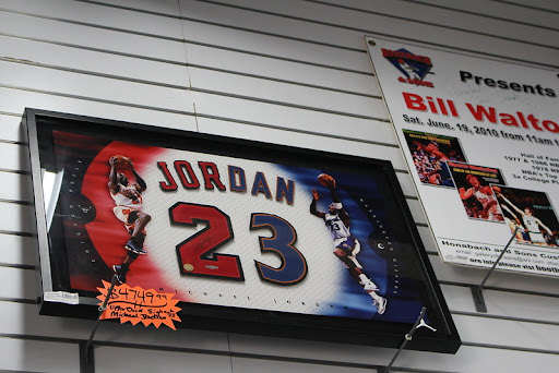 Pawn Shop «Azusa Pawn», reviews and photos, 1028 W Gladstone St, Azusa, CA 91702, USA