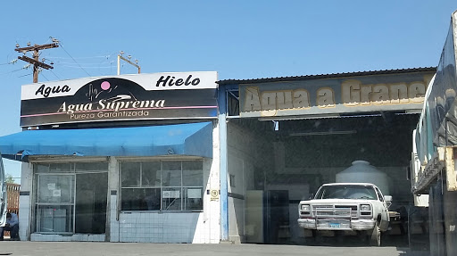 HIELO Y AGUA SUPREMA