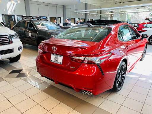 Toyota Dealer «Oakbrook Toyota», reviews and photos, 550 E Ogden Ave, Westmont, IL 60559, USA