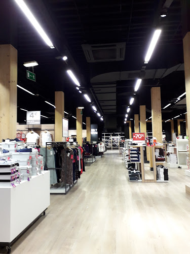 Magasin de vêtements La Halle Le Havre Les Docks Le Havre