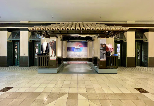 Clothing Store «Hollister Co.», reviews and photos, 400 4 Seasons Town Center Ent, Greensboro, NC 27407, USA