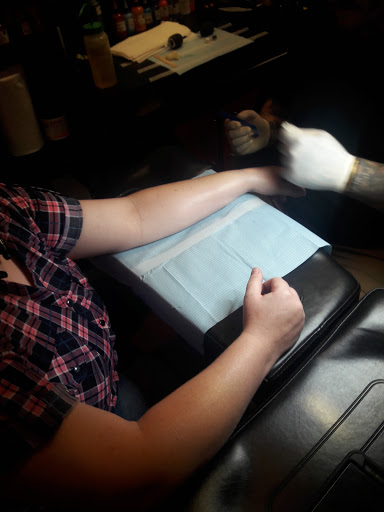 Body Piercing Shop «Atomic Tattoos», reviews and photos, 459 Brandon Town Center Dr, Brandon, FL 33511, USA