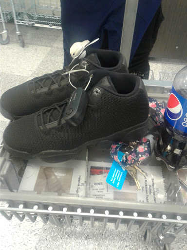 Clothing Store «Ross Dress for Less», reviews and photos, 523 S MacDade Blvd, Holmes, PA 19043, USA