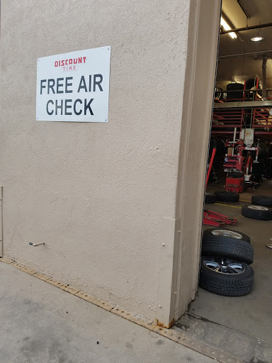 Tire Shop «Discount Tire Store - Lakewood, CO», reviews and photos, 9690 W Colfax Ave, Lakewood, CO 80215, USA