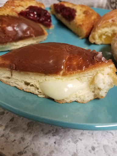 Donut Shop «Lucky Donuts», reviews and photos, 140 SW 152nd St, Seattle, WA 98166, USA