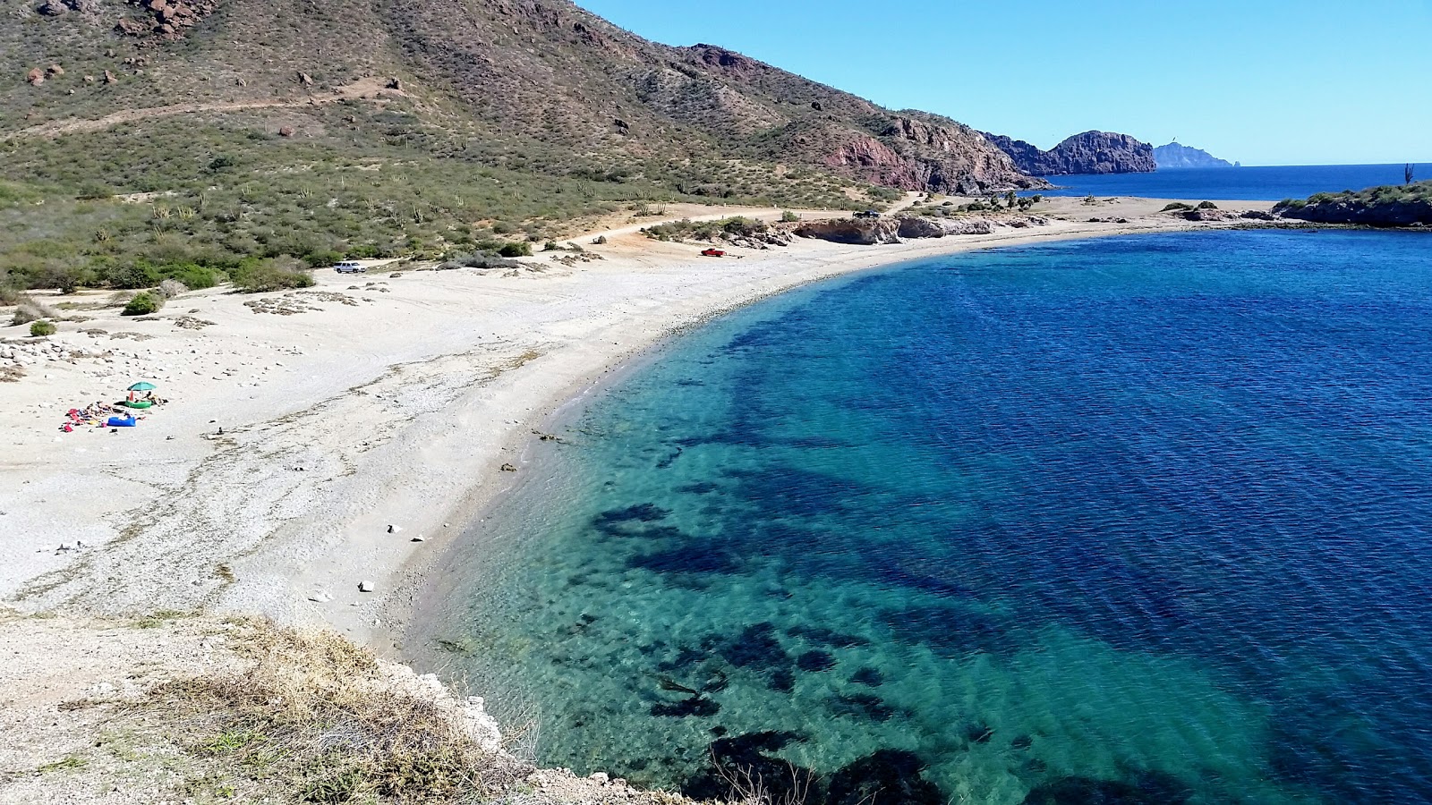 Piedras beach'in fotoğrafı geniş ile birlikte