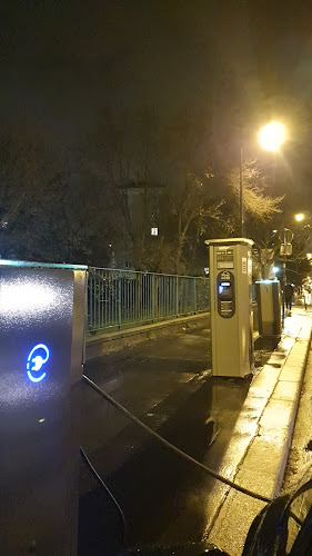 Borne de recharge de véhicules électriques Belib Charging Station Paris