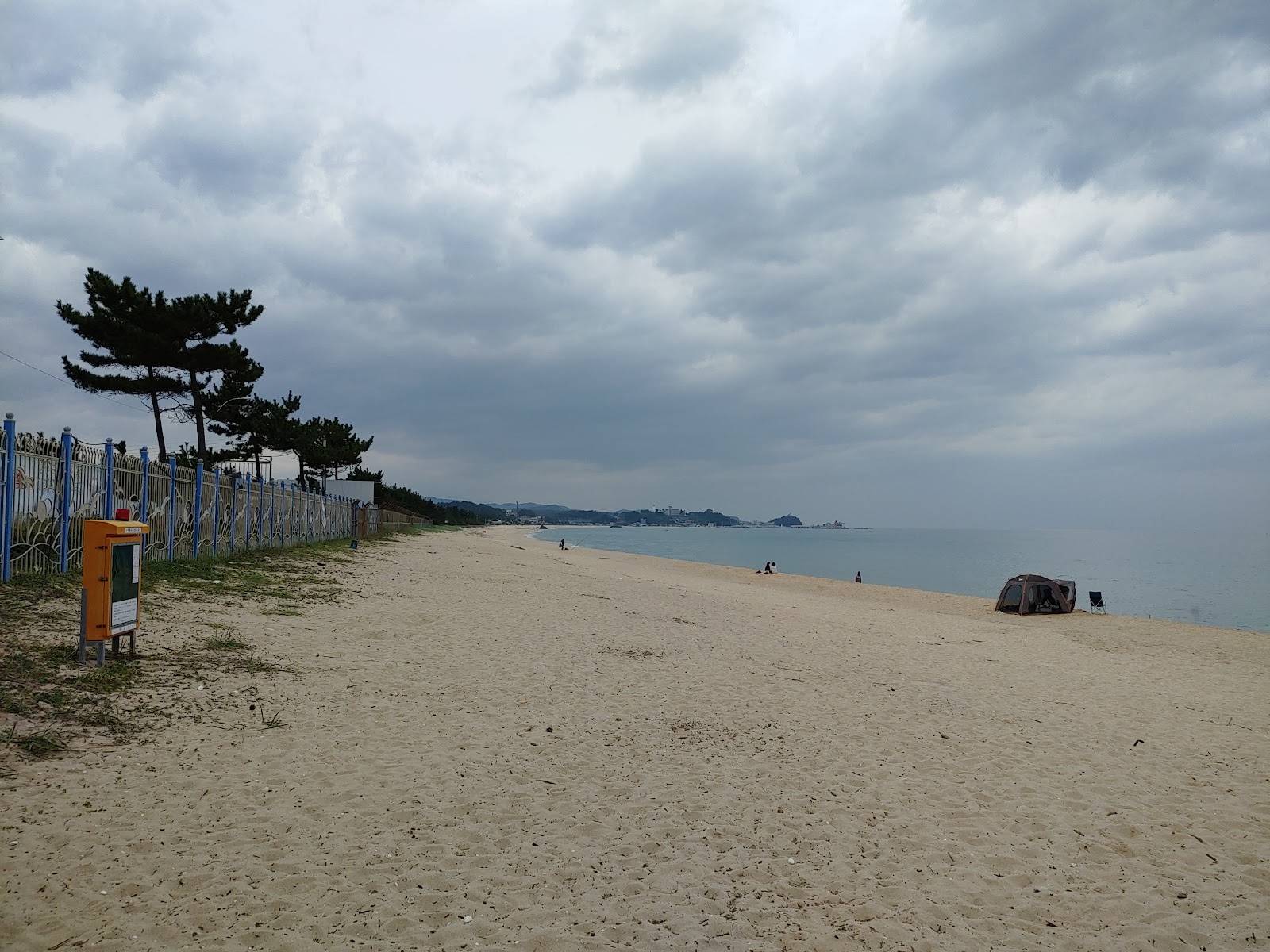 Foto van Wonpo Beach met recht en lang