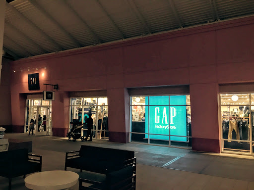 Clothing Store «Gap Factory Store», reviews and photos, 1650 Premium Outlet Blvd, Aurora, IL 60502, USA