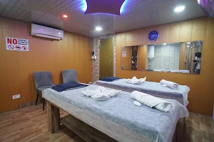 Royal Faces Wellness Centre Dwarka | Luxury Spa | Best Spa | Male Spa image