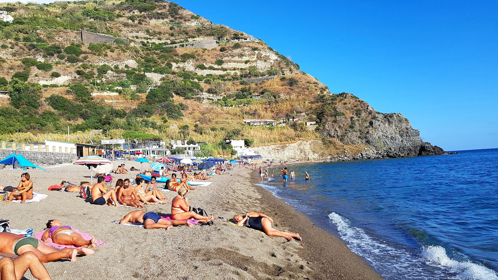 Zdjęcie Plaża Maronti częściowo zrewitalizowany obszar