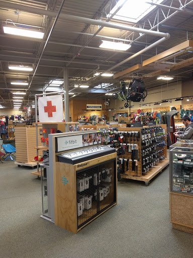 Camping Store «REI», reviews and photos, 1209 E Golf Rd, Schaumburg, IL 60173, USA