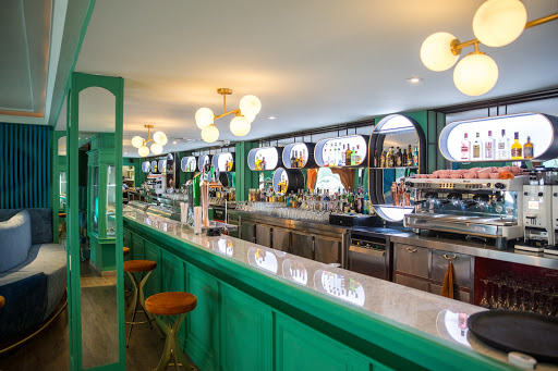 Metropolis Restobar en Paradas