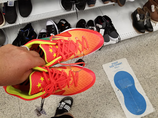 Clothing Store «Ross Dress for Less», reviews and photos, 921 E Commercial Blvd, Oakland Park, FL 33334, USA