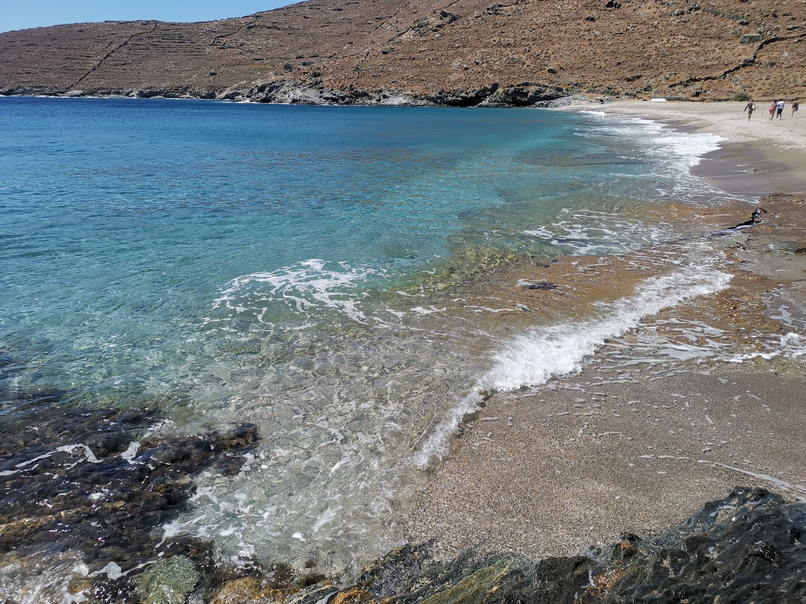 Foto de Paralia Gaidouromantra com água cristalina superfície