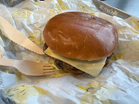 Cheeseburger du Restaurant de hamburgers Carl's Jr. Vélizy-Villacoublay à Vélizy-Villacoublay - n°9