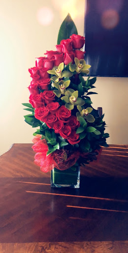 Florist «Athena Flowers», reviews and photos, 6039 W Addison St, Chicago, IL 60634, USA