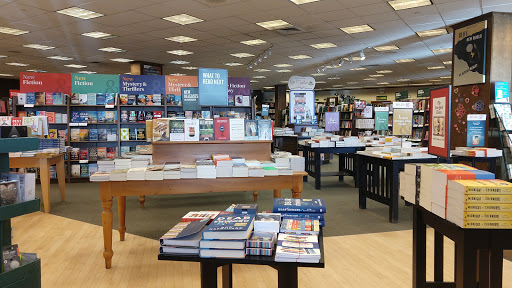 Book Store «Barnes & Noble», reviews and photos, 3216 W Lake St, Minneapolis, MN 55416, USA
