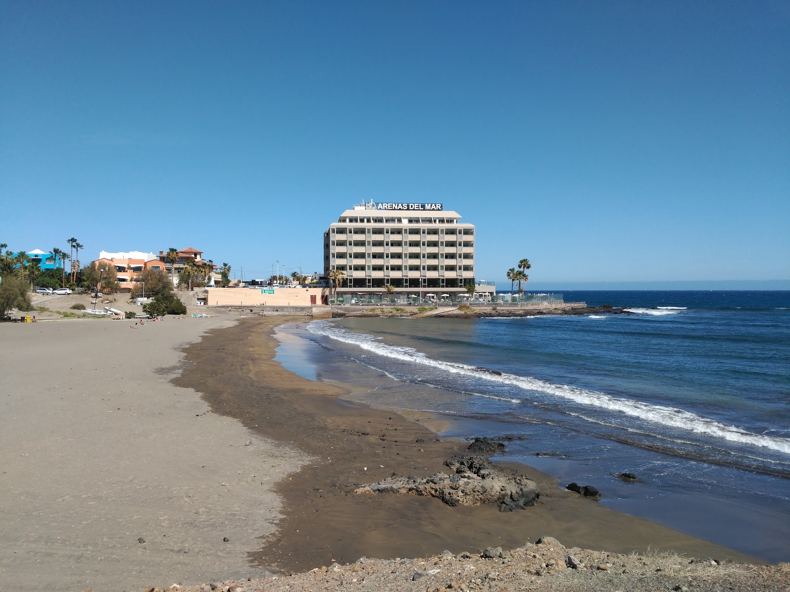 Foto av Playa La Jaquita med blå rent vatten yta