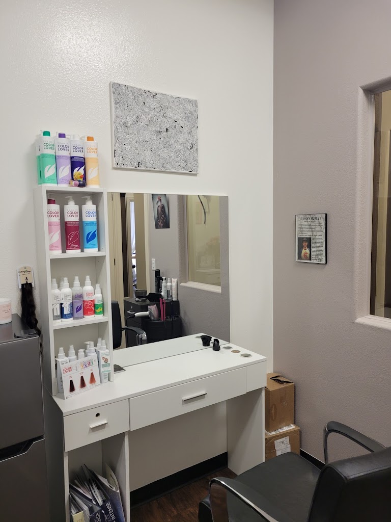 Crimson and Clover Hair Design 80923