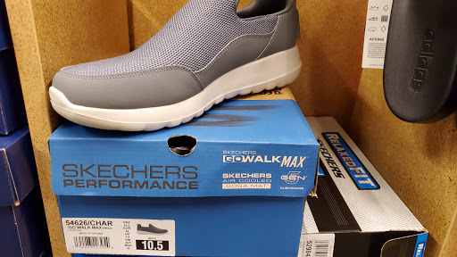 Shoe Store «DSW Designer Shoe Warehouse», reviews and photos, 1885 County Rd D E, Maplewood, MN 55109, USA