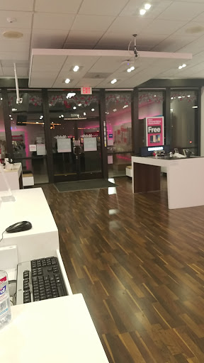 Cell Phone Store «T-Mobile», reviews and photos, 6952 Katella Ave, Cypress, CA 90630, USA