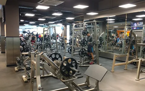 Gold's Gym image