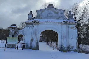 Zespół pałacowo-parkowy w Podzamczu image