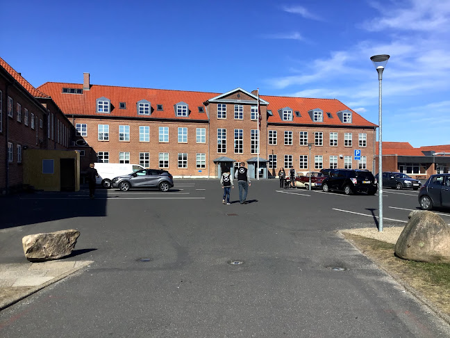 Anmeldelser af Herningsholm Erhvervsskole Data & kommunikation i Ikast - Skole