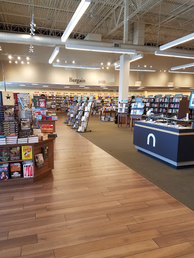 Book Store «Barnes & Noble Booksellers El Paso/Fountains at Farah», reviews and photos, 8889 Gateway Blvd W #120, El Paso, TX 79925, USA