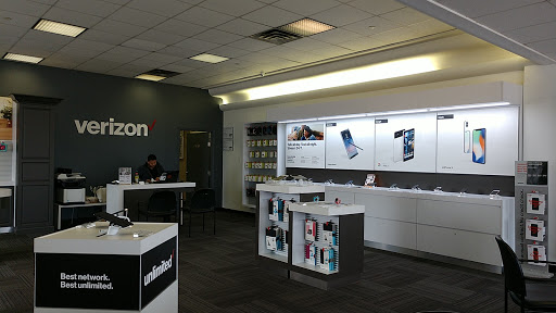 Cell Phone Store «Verizon Wireless - College Point», reviews and photos, 132-07 14th Ave, College Point, NY 11356, USA