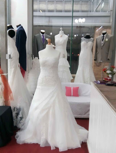 B X DRY CLEANERS HENDON LONDON Professional in Wedding Dresses and Curtain Cleaning Service - Laundry service