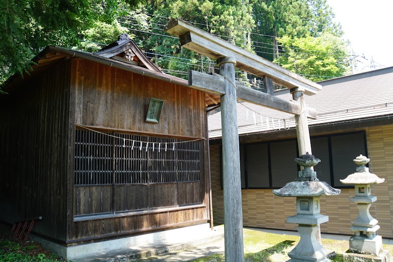 瀧石神社
