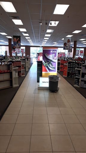 Shoe Store «Famous Footwear», reviews and photos, 9450 W Northern Ave, Glendale, AZ 85305, USA