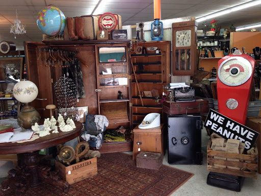 Antique Store «Finders Keepers Market», reviews and photos, 1303 C St, Floresville, TX 78114, USA