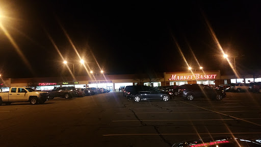 Shopping Mall «Stadium Plaza Shopping Center», reviews and photos, 10 Main St, Tewksbury, MA 01876, USA