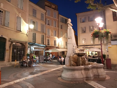 Place de l'Hôtel de Ville à Manosque