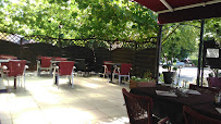 Atmosphère du Restaurant français Restaurant Le Saint Rémens pere et fils à Saint-Maurice-de-Rémens - n°6